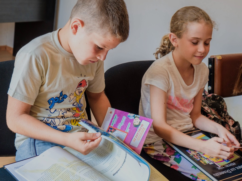 Children reading books