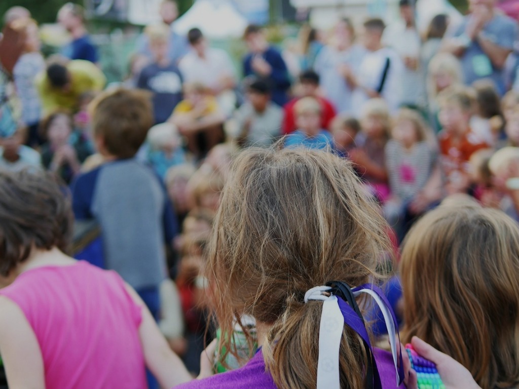 Back of children's heads (image from pixabay.com)